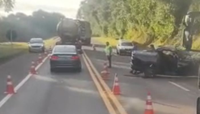 Cantagalo - Acidente entre caminhonete e caminhão é registrado na BR 277